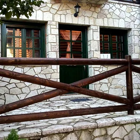 House On The Mountain Lodge *
